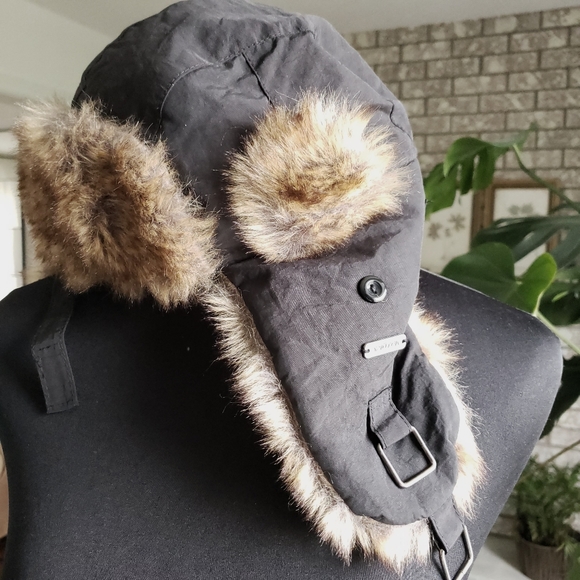 Snotek Trapper Winter Hat Water Resistant Snow Faux Fur Trim Ear Cover Warmth - Picture 1 of 4
